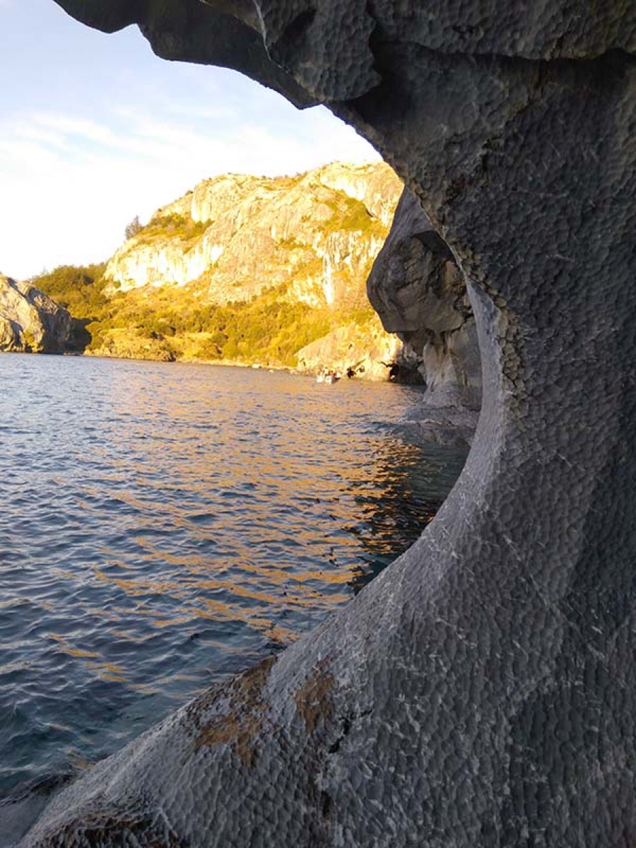 Caverna de mármol al amanecer